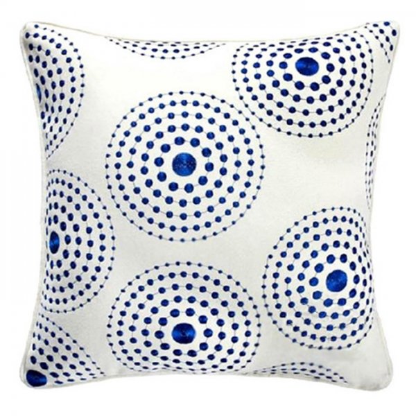 Декоративная подушка Round Pattern синяя вышивка Темно-синий Белый Декоративная подушка Round Pattern синяя вышивка Темно-синий Белый в Тюмени | Loft Concept