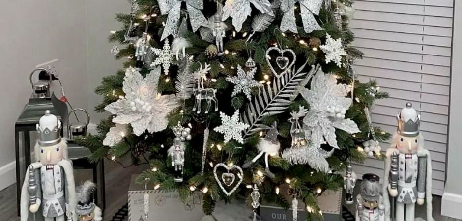 Дизайнерская Елка с Серебряным Декором Christmas Tree Silver Flowers Дизайнерская Елка с Серебряным Декором Christmas Tree Silver Flowers - Loft-Concept в Тюмени