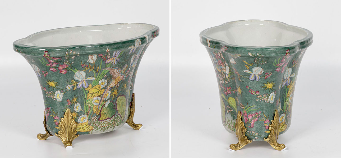 Ваза большая с орнаментом на бронзовых ножках Leonard - фото