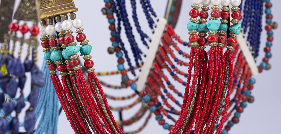 Ожерелье на подставке NECKLACE RED AND BRASS Ожерелье на подставке NECKLACE RED AND BRASS - Loft-Concept в Тюмени