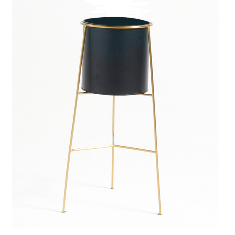 Ваза Vase On A Metal Stand Латунь Черный Ваза Vase On A Metal Stand Латунь Черный в Тюмени | Loft Concept