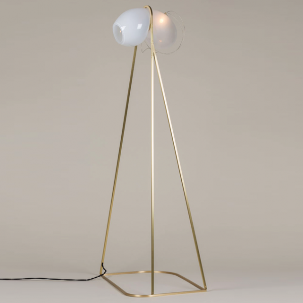 Торшер White glass trap floor lamp Латунь Молочный Прозрачный Торшер White glass trap floor lamp Латунь Молочный Прозрачный в Тюмени | Loft Concept