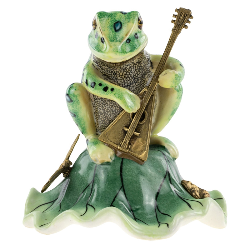 Статуэтка Frog and Balalaika Зеленый Золотой Статуэтка Frog and Balalaika Зеленый Золотой в Тюмени | Loft Concept