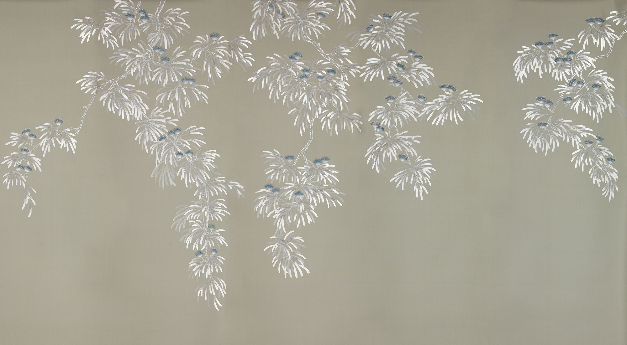 Обои ручная роспись Silk Tree Special Colourway on Pale Grey dyed silk Обои ручная роспись Silk Tree Special Colourway on Pale Grey dyed silk - постер Loft-Concept в Тюмени