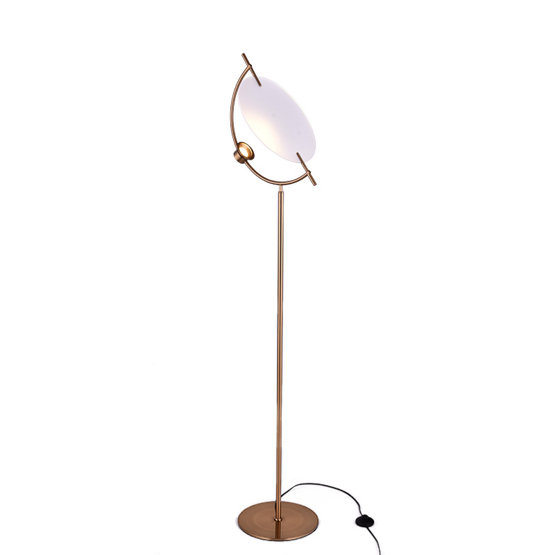Торшер Gaspar Floor lamp Белый Золотой Торшер Gaspar Floor lamp Белый Золотой в Тюмени | Loft Concept