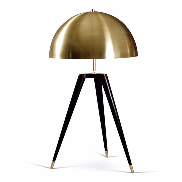 Настольная лампа Matthew Fairbank Fife Tripod Table Lamp Черный Глянцевое золото Настольная лампа Matthew Fairbank Fife Tripod Table Lamp Черный Глянцевое золото в Тюмени | Loft Concept