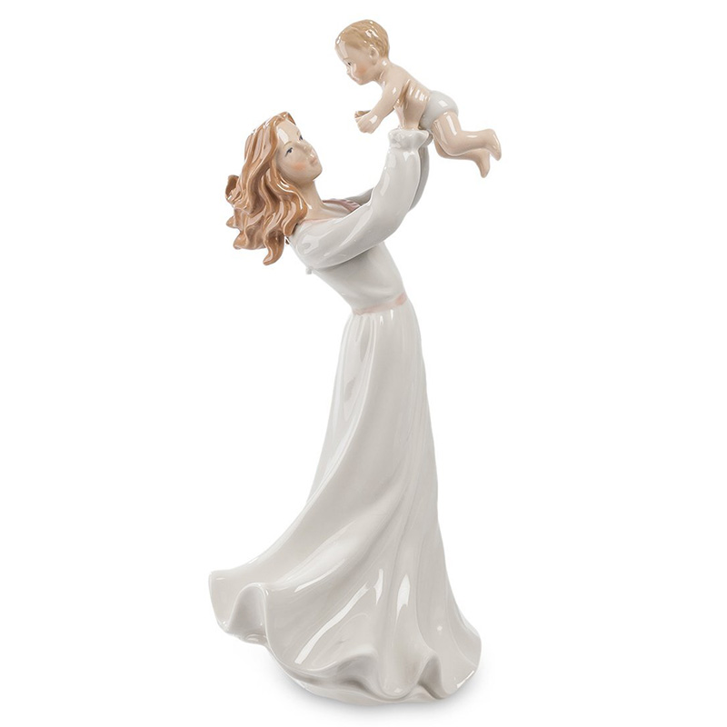 Статуэтка фарфоровая Девушка с ребенком Charming Statuette Белый Бежевый Статуэтка фарфоровая Девушка с ребенком Charming Statuette Белый Бежевый в Тюмени | Loft Concept