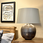 Настольная лампа с круглым фарфоровым основанием ручной работы с покрытием глазурью и белым абажуром из искусственного шелка Elstead Lighting варинант исполнения - 2 | Loft Concept в Тюмени