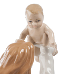 Статуэтка фарфоровая Девушка с ребенком Charming Statuette варинант исполнения - 1 | Loft Concept в Тюмени