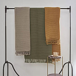 Плед из шерсти зеленого цвета с бахромой Waffle Comfort варинант исполнения - 4 | Loft Concept в Тюмени