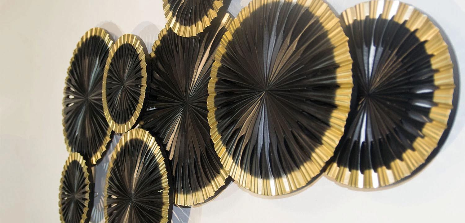 Арт-объект Apollo Black and Gold Wall Plaque Disc gap 8 Арт-объект Apollo Black and Gold Wall Plaque Disc gap 8 - Loft-Concept в Тюмени