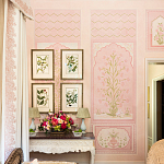 Обои ручная роспись Jharokha Arches Original colourway on pink painted Xuan paper варинант исполнения - 1 | Loft Concept в Тюмени