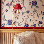 Обои с вышивкой ручной работы Flora Catherine colourway on Liso Pearl wool sateen варинант исполнения - 3 | Loft Concept в Тюмени