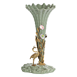 Ваза зеленая фарфоровая с волнистым краем с бронзовой фигуркой журавля Eden Garden  варинант исполнения - 1 | Loft Concept в Тюмени