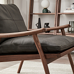 Кресло c каркасом из массива дерева и мягкой кожаной обивкой Walnut Armchair варинант исполнения - 6 | Loft Concept в Тюмени