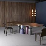 Обеденный стол деревянный с разноцветными фигурными ножками Cop варинант исполнения - 2 | Loft Concept в Тюмени