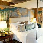 Обои ручная роспись Bamboo River Blossom Original colourway on Deep Rich Gold gilded paper with pearlescent antiquing варинант исполнения - 4 | Loft Concept в Тюмени