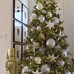 Украшенная Новогодняя Елка с серебряными шарами и звездами варинант исполнения - 1 | Loft Concept в Тюмени