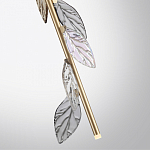 Подвесной светильник с золотистой вертикальной трубкой и декоративными прозрачными листьями из стекла Sylva  варинант исполнения - 8 | Loft Concept в Тюмени