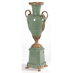 Ваза зеленого цвета из фарфора на высокой подставке с бронзовыми ручками Eden Garden porcelain and bronze варинант исполнения - 2 | Loft Concept в Тюмени