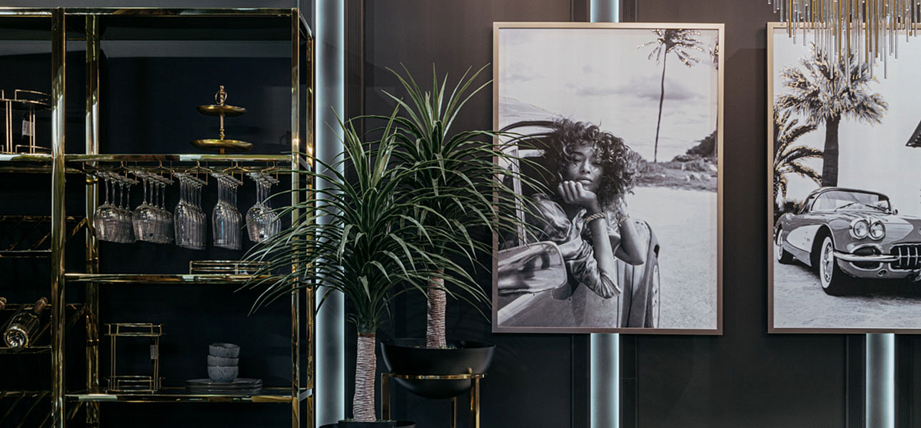 Холст Tropical auto vibe with a girl Холст Tropical auto vibe with a girl - Loft-Concept в Тюмени