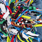 Подушка круглая из джинсовой одежды Heart Round варинант исполнения - 2 | Loft Concept в Тюмени