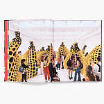 Книга по искусству Yayoi Kusama: I Spend Each Day Embracing Flowers варинант исполнения - 4 | Loft Concept в Тюмени