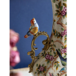 Ваза белого цвета из фарфора с цветочным рисунком и бронзовыми ручками с фигурками птиц Eden Garden porcelain and bronze варинант исполнения - 1 | Loft Concept в Тюмени