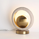 Настольная лампа с бежевым текстурным кольцом и латунным шаром в центре Tactile   варинант исполнения - 4 | Loft Concept в Тюмени