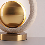 Настольная лампа с бежевым текстурным кольцом и латунным шаром в центре Tactile   варинант исполнения - 7 | Loft Concept в Тюмени