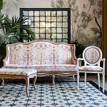 Трехместный диван из массива бука бежевый с растительным орнаментом Raffael Renaissance Beige Sofa варинант исполнения - 9 | Loft Concept в Тюмени