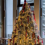 Комплект Новогодней Елки вместе с серебряной мишурой и красными лентами варинант исполнения - 2 | Loft Concept в Тюмени