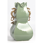 Ваза зеленого цвета из фарфора с бронзовыми ручками в виде драконов и рельефным цветочным декором Eden Garden porcelain and bronze варинант исполнения - 4 | Loft Concept в Тюмени