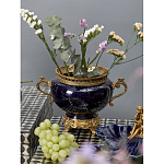 Ваза темно-синяя фарфоровая на бронзовой подставке с ажурным ободком и изогнутыми ручками Eden Garden варинант исполнения - 4 | Loft Concept в Тюмени