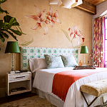 Обои ручная роспись Lilium Special Colourway on yellow painted silk варинант исполнения - 1 | Loft Concept в Тюмени