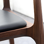 Стул деревянный с мягким сиденьем из черной натуральной кожи Moon Walnut Furniture варинант исполнения - 7 | Loft Concept в Тюмени