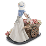 Статуэтка фарфоровая Девушка и маленькая девочка с цветами Charming Statuette варинант исполнения - 3 | Loft Concept в Тюмени
