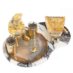 Икорница со стопками с декором "Рыбак с санями" с гравировкой на подставке из натуральных камней Агат Мрамор Decorative Cavair Dishes варинант исполнения - 7 | Loft Concept в Тюмени