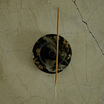 Круглая подставка под благовония из эпоксидной смолы с цветами черная Epoxy Resin Flowers Incense Stand Black варинант исполнения - 3 | Loft Concept в Тюмени