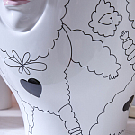 Ваза с декоративными лицами и графическими элементами в виде сердец и символов Faces of Imagination варинант исполнения - 10 | Loft Concept в Тюмени