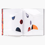 Книга по искусству Yayoi Kusama: I Spend Each Day Embracing Flowers варинант исполнения - 5 | Loft Concept в Тюмени