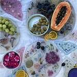 Круглый поднос из эпоксидной смолы с цветами белый Epoxy Resin Flowers Tray White варинант исполнения - 3 | Loft Concept в Тюмени