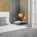 Настольная лампа с круглым деревянным отражателем и черным цилиндрическим плафоном Accord Lighting варинант исполнения - 7 | Loft Concept в Тюмени