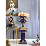 Ваза темно-синего цвета из фарфора с бронзовыми ручками в виде фигур Eden Garden porcelain and bronze варинант исполнения - 9 | Loft Concept в Тюмени