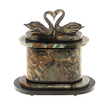 Часы настольные из натурального камня с декором в виде двух лебедей Swans Stone Clock варинант исполнения - 3 | Loft Concept в Тюмени