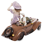 Статуэтка фарфоровая Девушка с автомобилем Charming Statuette варинант исполнения - 2 | Loft Concept в Тюмени