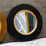 Зеркало в черной фактурной раме с золотым кантом Summon the Light варинант исполнения - 7 | Loft Concept в Тюмени