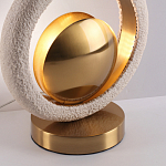 Настольная лампа с бежевым текстурным кольцом и латунным шаром в центре Tactile   варинант исполнения - 8 | Loft Concept в Тюмени