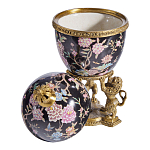 Шкатулка в форме яйца на величественных львах из фарфора с бронзовыми элементами Eden Garden варинант исполнения - 2 | Loft Concept в Тюмени