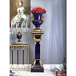 Подсвечник из темно-синего фарфора на бронзовой подставке с фигурками ангелов и декоративными ручками Eden Garden варинант исполнения - 2 | Loft Concept в Тюмени